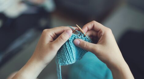 Cours de tricot à la médiathèque